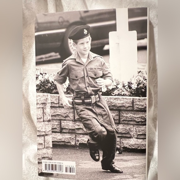 NWT-📕🤴Prince Harry Hard Copy Book “Spare” - Picture 4 of 5